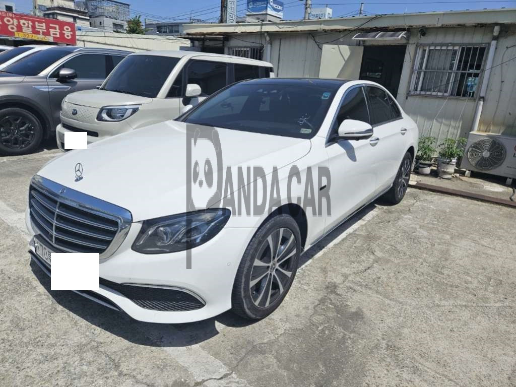 2019 Mercedes-Benz Benz E 300 e, photograph 3