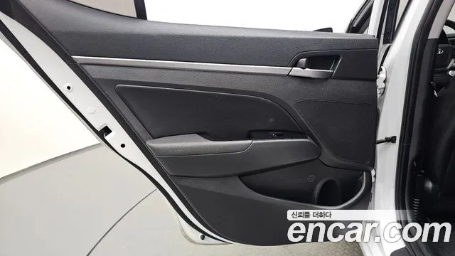 2017 Hyundai AVANTE 1.6 GDI Value Plus, photograph 2