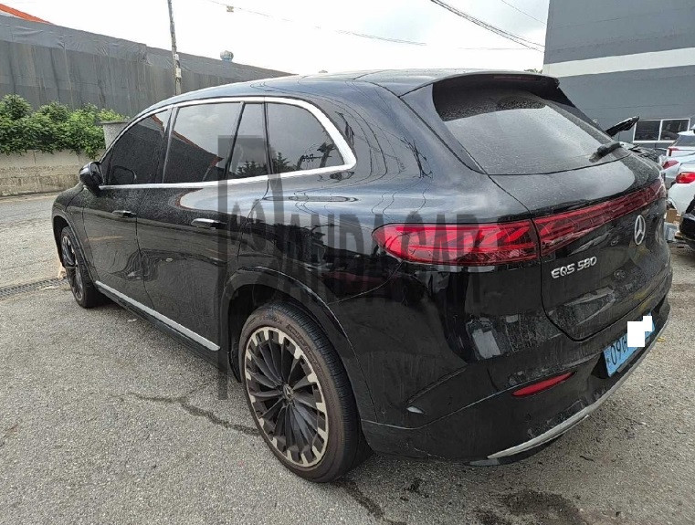 2023 Mercedes-Benz EQS580 4MATIC SUV, photograph 4