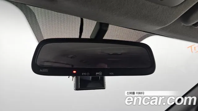 2020 Hyundai Starex 4WD Wagon 12-Seater, photograph 4