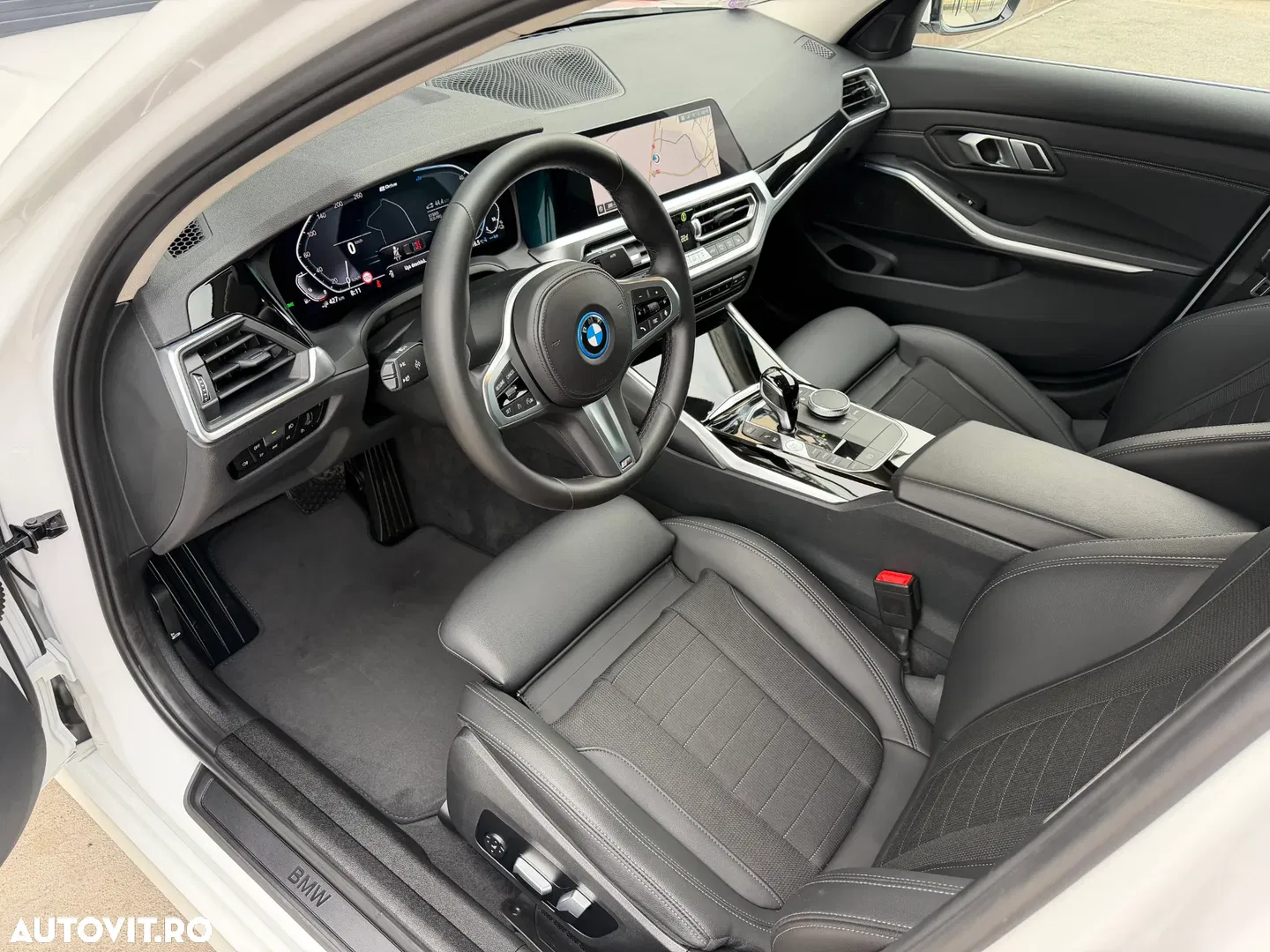 2022 BMW Seria 3, photograph 5