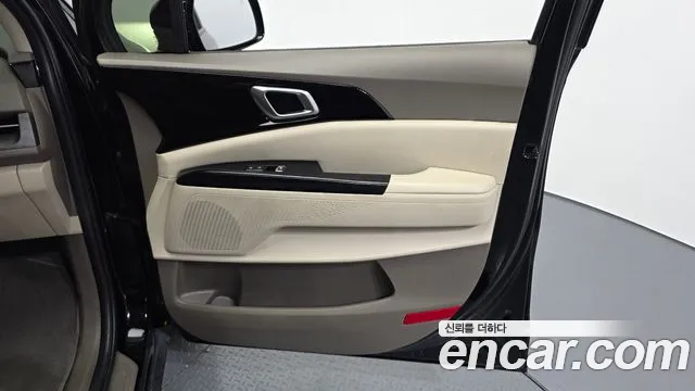2020 Kia Canival Diesel 9-Seater Prestige, photograph 1