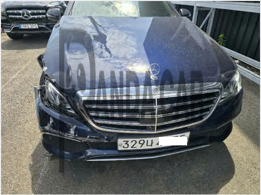 2020 Mercedes-Benz E 300 4MATIC, photograph 2