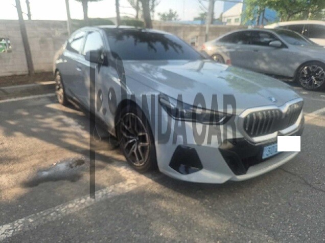 2026 BMW i5 eDrive40, photograph 4