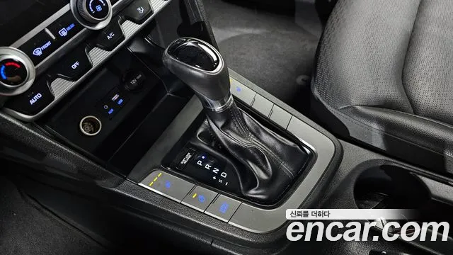 2019 Hyundai AVANTE 1.6, photograph 4