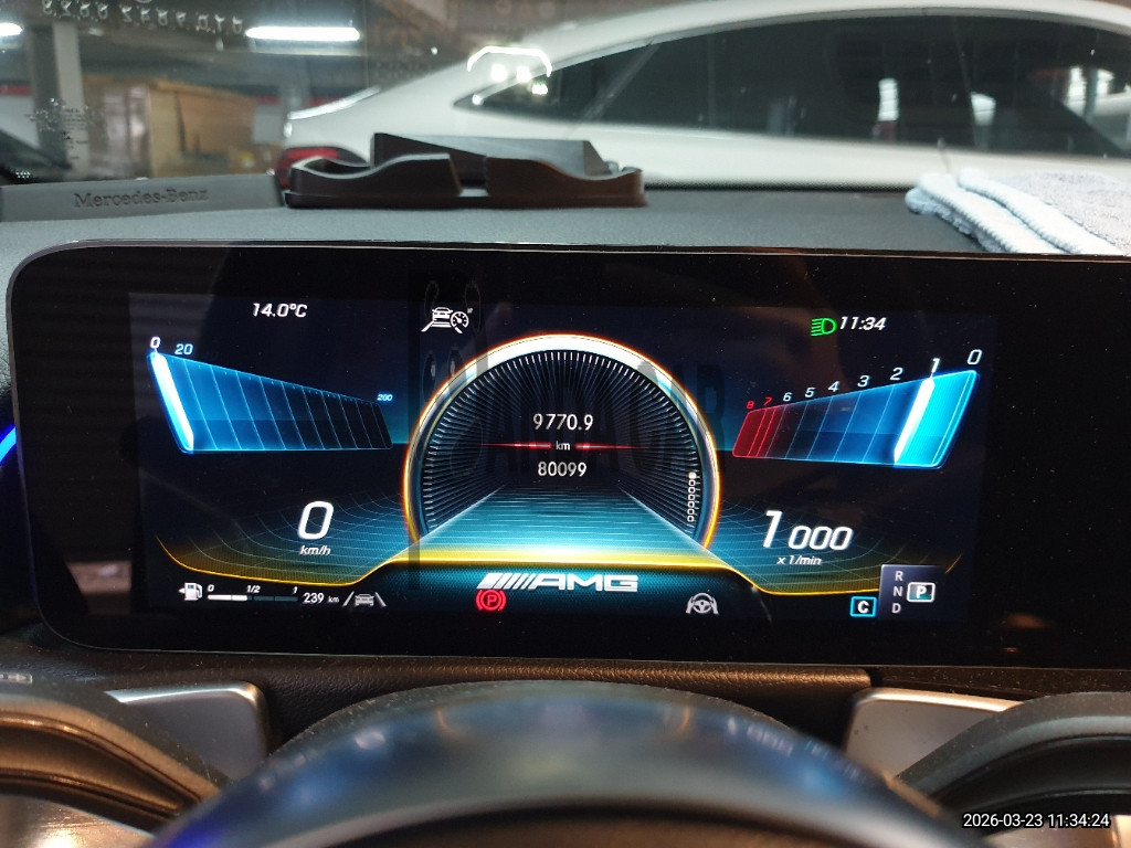 2022 Mercedes-AMG GLB35 4MATIC, photograph 2