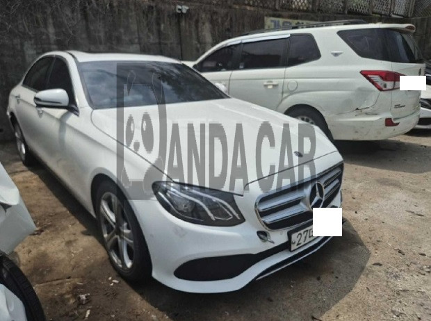 2018 Mercedes-Benz E200, photograph 2