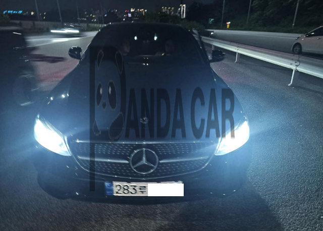 2020 Mercedes-Benz E 250, photograph 1