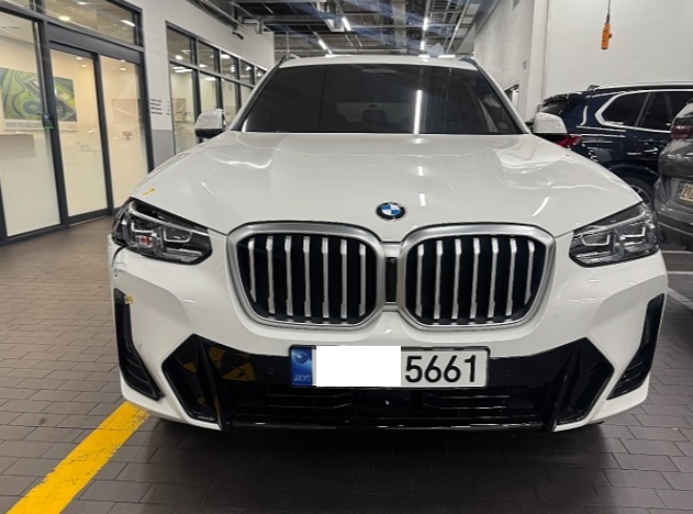 2022 BMW X3 xDrive20i, photograph 1