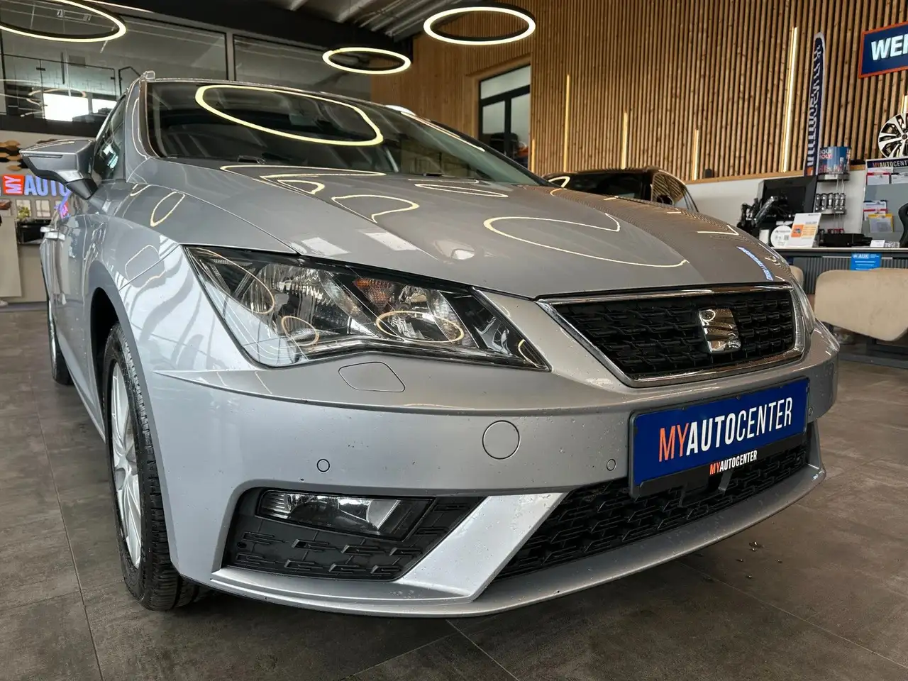 2018 SEAT Leon *TAMPO*NAV*CARPLAY*2-ZONEN*PDC*SitzHZ*, photograph 3