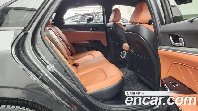 Kia K5 Signature — photo 1 of 20