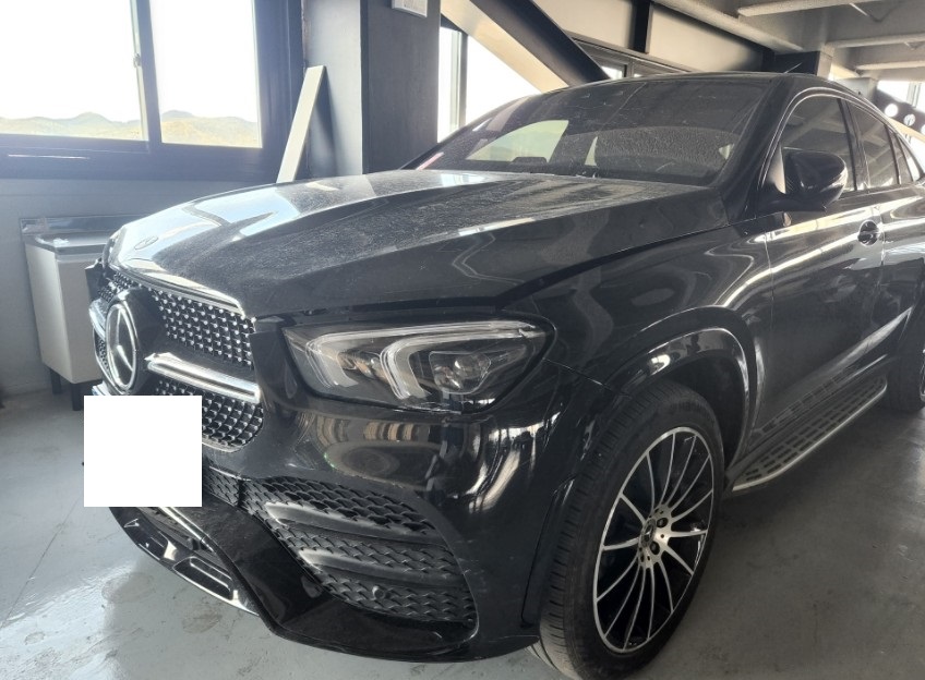 2022 Mercedes-Benz GLE400 d 4MATIC Coupe, photograph 2