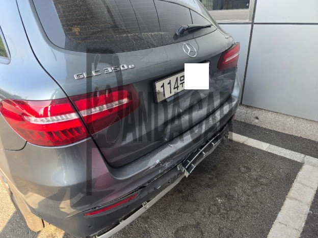 2019 Mercedes-Benz GLC350 e 4Matic, photograph 3