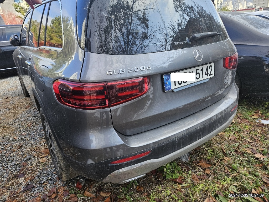 2024 Mercedes-Benz GLB200 d, photograph 3