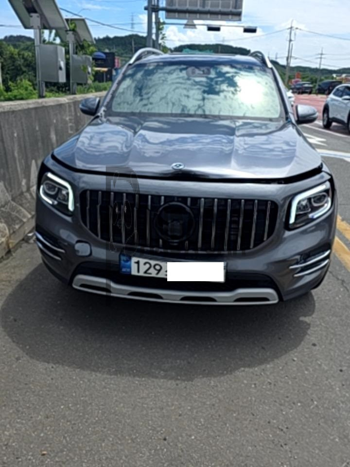 2021 Mercedes-Benz GLB200 d, photograph 3