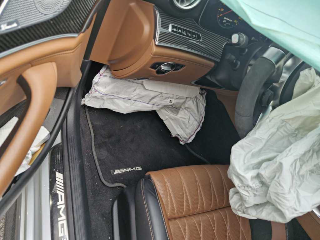 2019 Mercedes-AMG GT63 S 4Matic, photograph 3