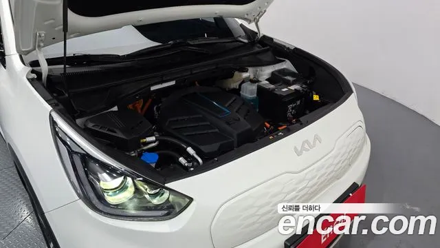 Kia Niro Air — photo 1 of 20