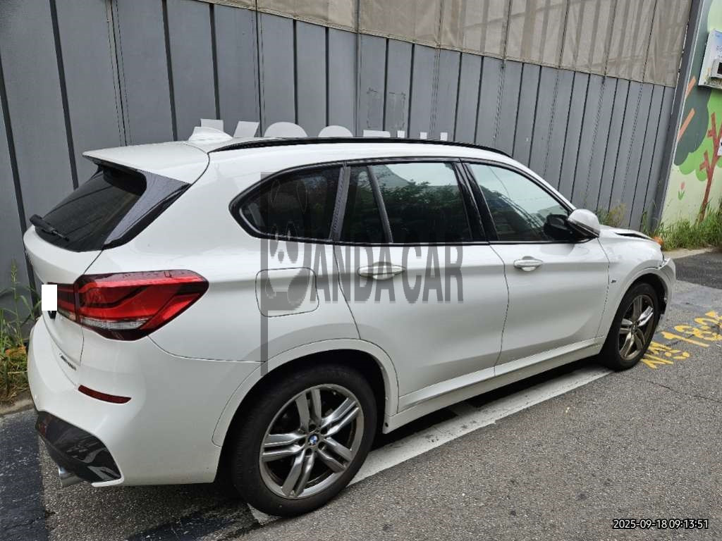 2022 BMW X1 xDrive20i, photograph 5