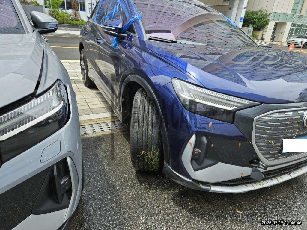 2023 Audi Q4 40 etron, photograph 9
