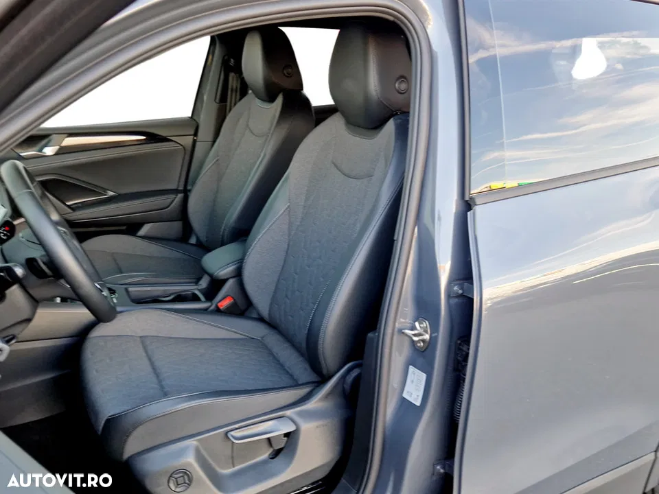 2025 Volkswagen Tiguan 1.5 TSI eHybrid DSG PHEV Life, photograph 9