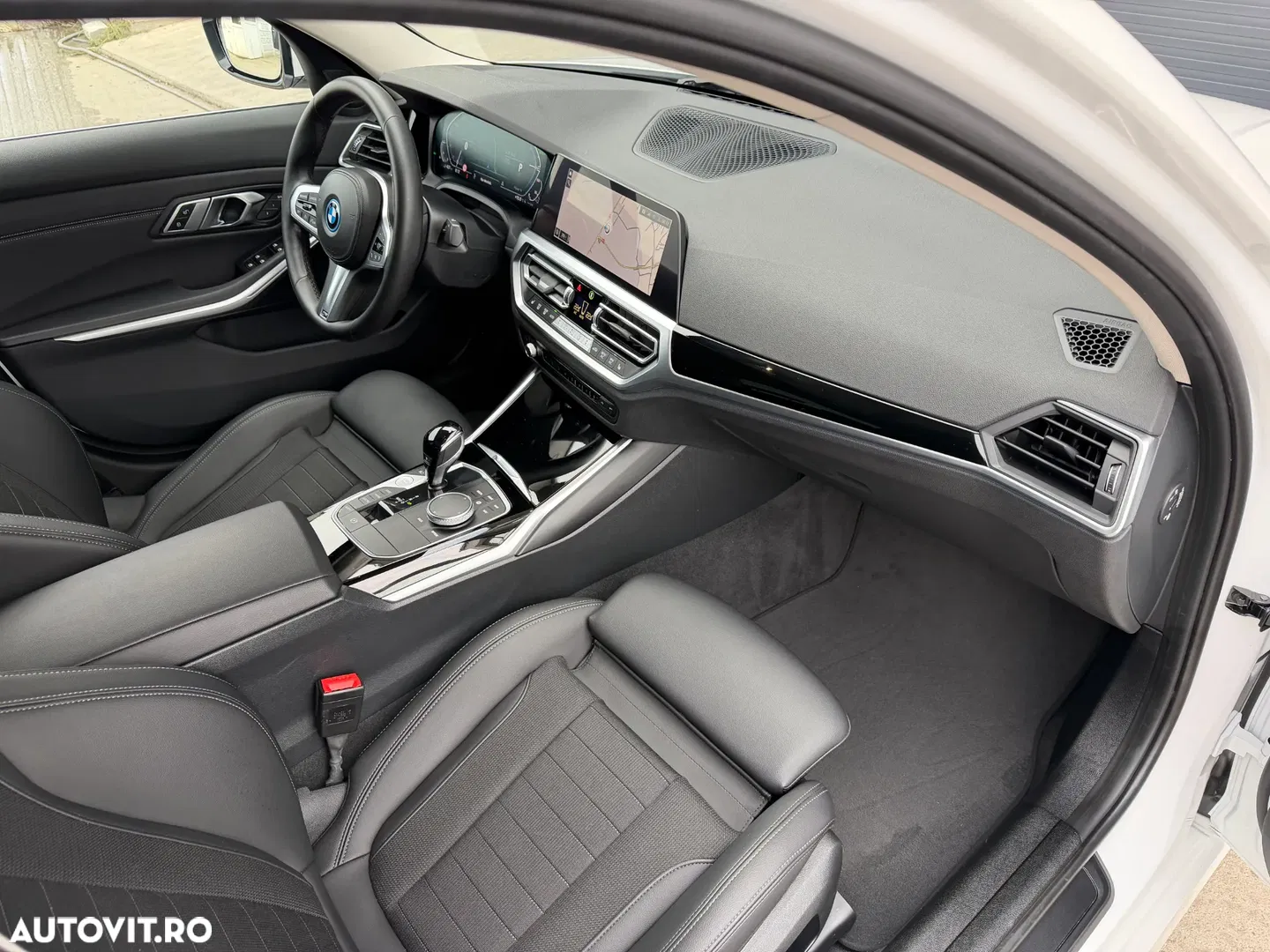 2022 BMW Seria 3, photograph 7