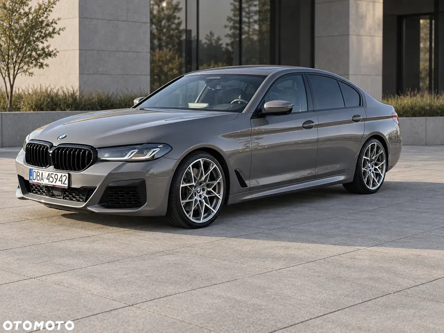 2021 BMW Seria 5 M550i xDrive, photograph 1