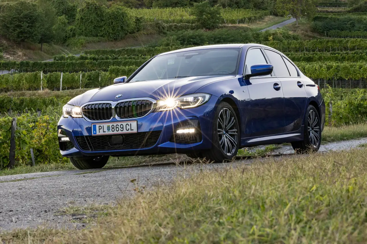 2019 BMW 318 318d Aut. M Paket / Laserlicht, Harman Kardon, Head Up / Top gepflegt, photograph 1