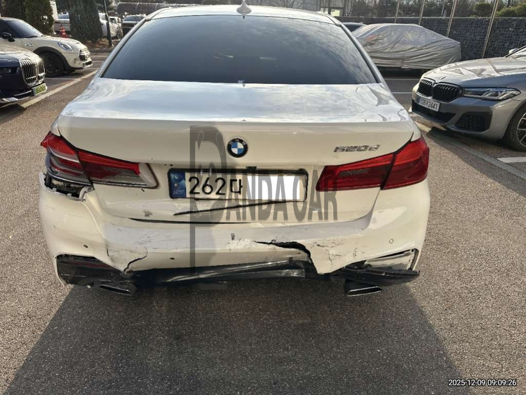 2020 BMW 520d M Sport Package, photograph 3