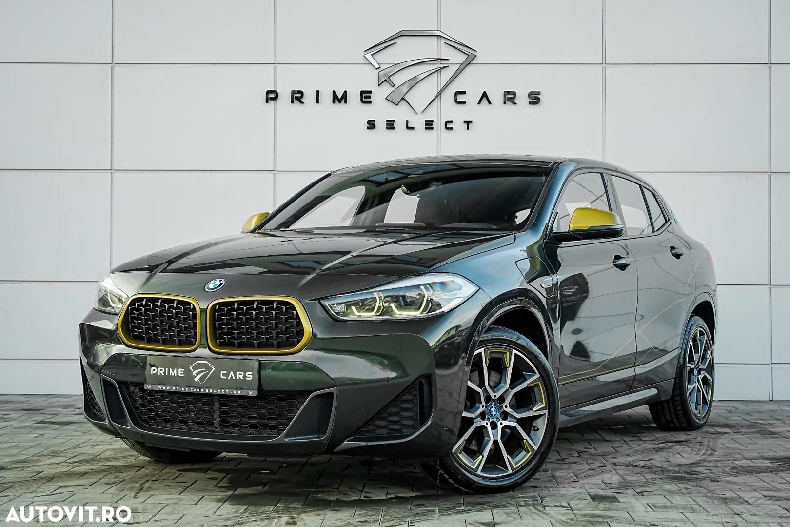 2022 BMW X2 xDrive25e Edition Goldplay, photograph 1