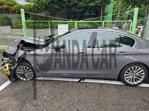 2021 BMW 520i, photograph 2