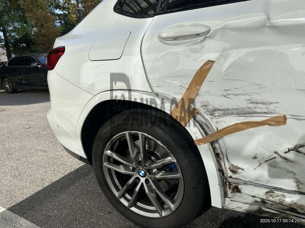 2020 BMW X4 xDrive20d M Sport Package, photograph 3