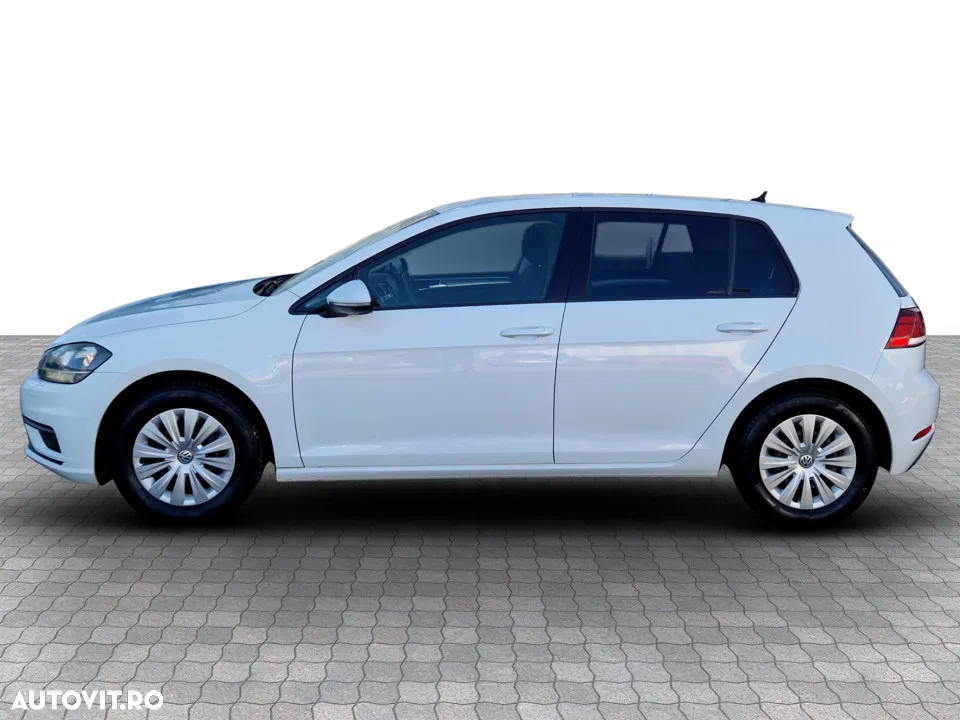 2018 Volkswagen Golf 1.0 TSI Trendline, photograph 2