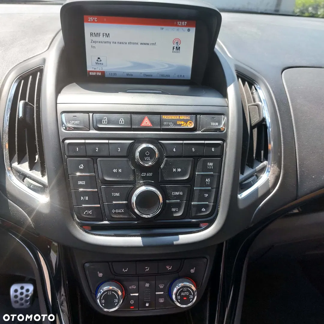 2016 Opel Zafira 2.0 CDTI Cosmo S&S, photograph 5
