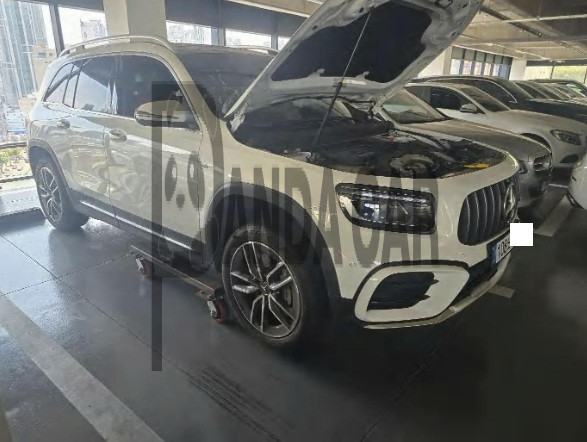 2025 Mercedes-AMG GLB 35 4MATIC, photograph 4