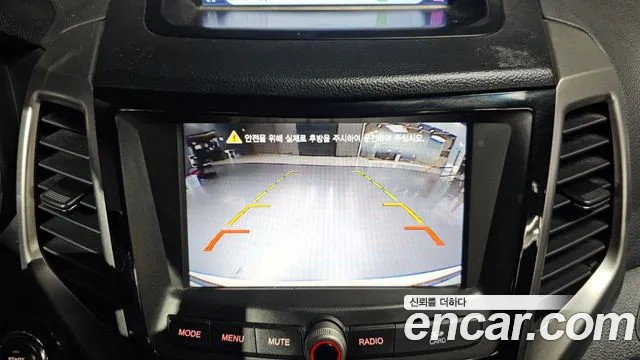 2015 KG_Mobility_Ssangyong TIBOLI LX 2WD, photograph 4