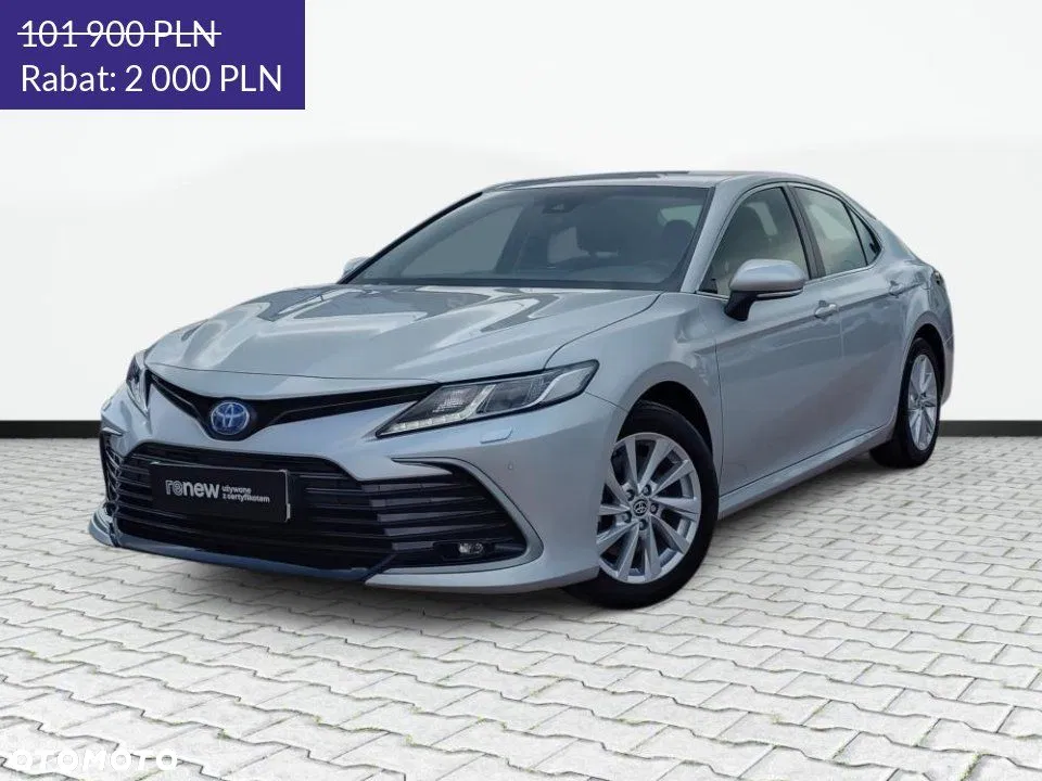 Toyota Camry — photo 1 of 23