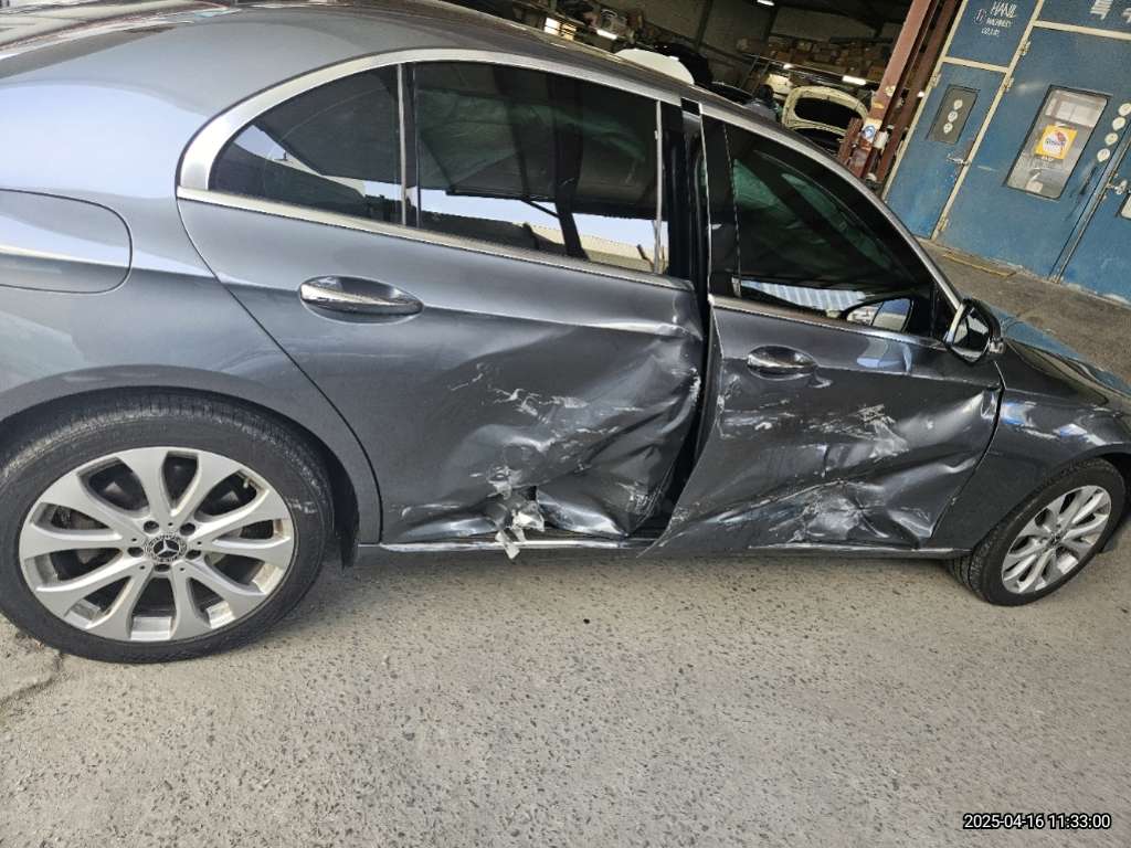2019 Mercedes-Benz E300 4Matic, photograph 3