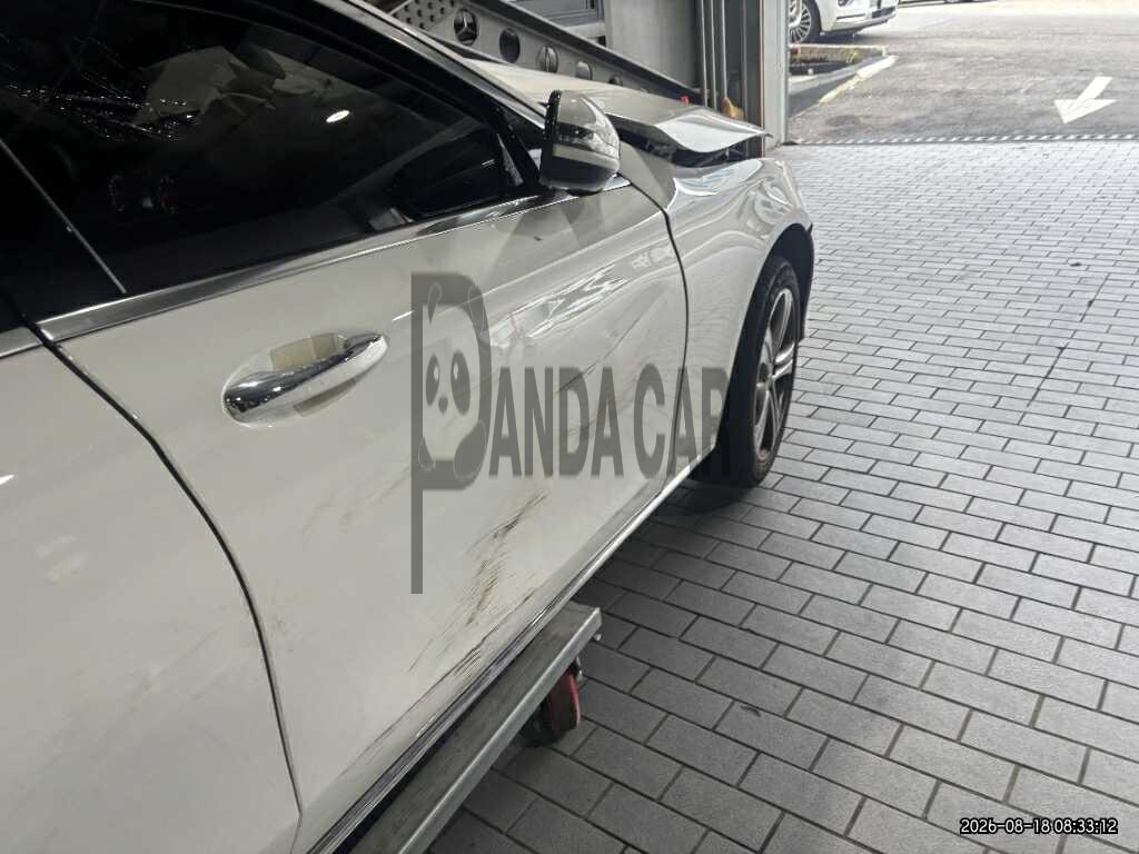 2018 Mercedes-Benz E200, photograph 3