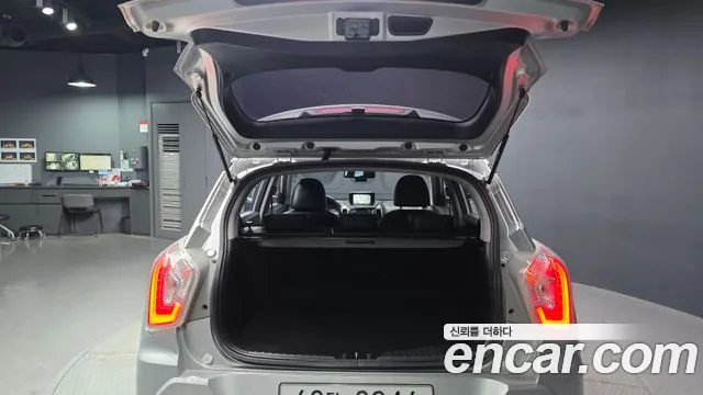 2015 KG_Mobility_Ssangyong TIBOLI LX 2WD, photograph 11