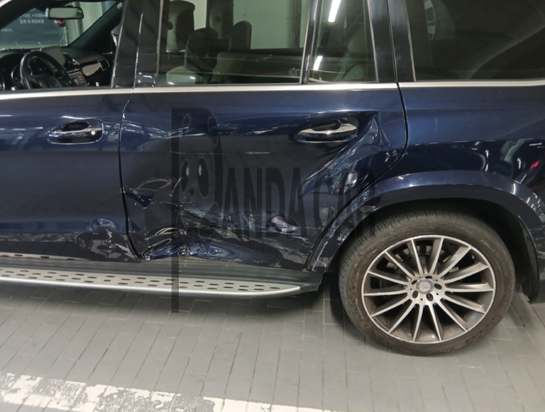2017 Mercedes-Benz GLS500 4Matic, photograph 3