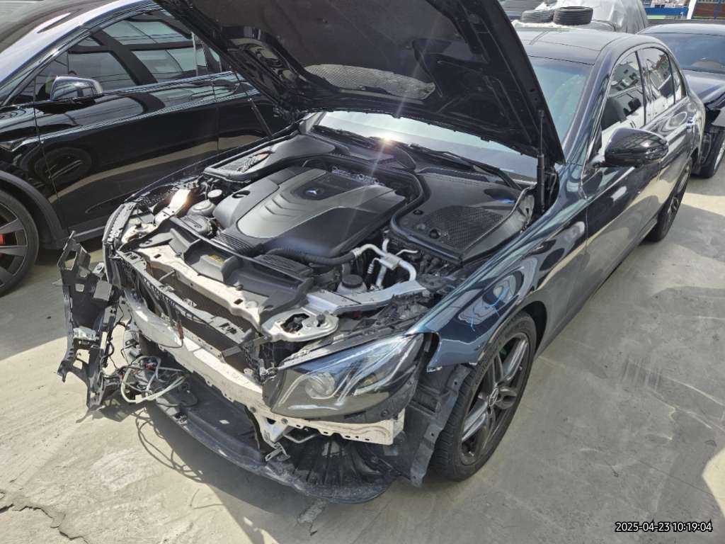 2017 Mercedes-Benz E350 d, photograph 2