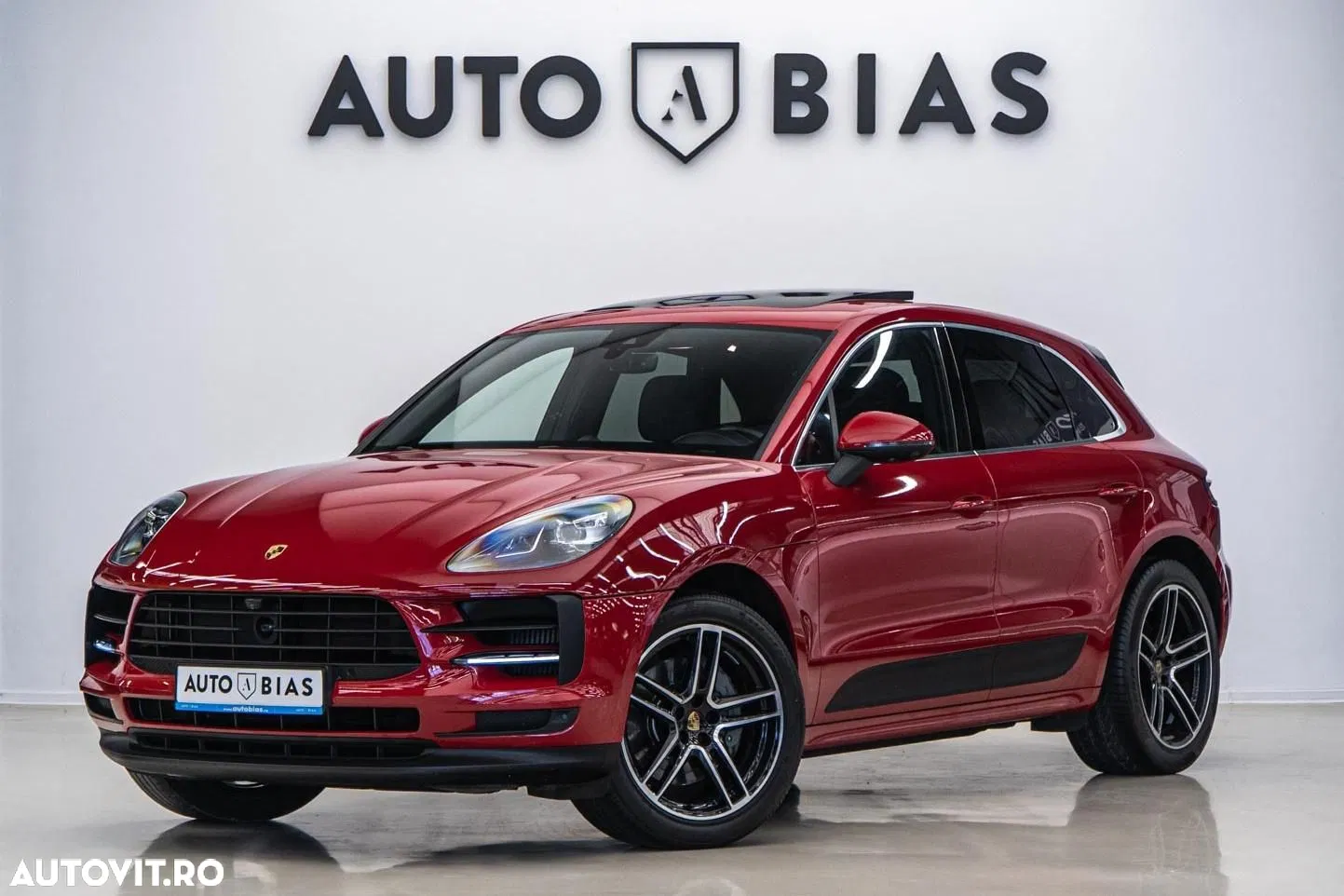 2019 Porsche Macan S, photograph 1