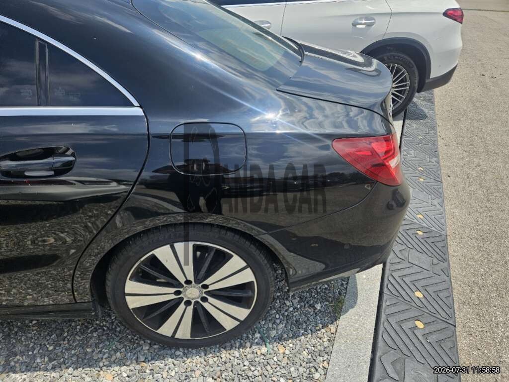2017 Mercedes-Benz CLA250 4Matic, photograph 3