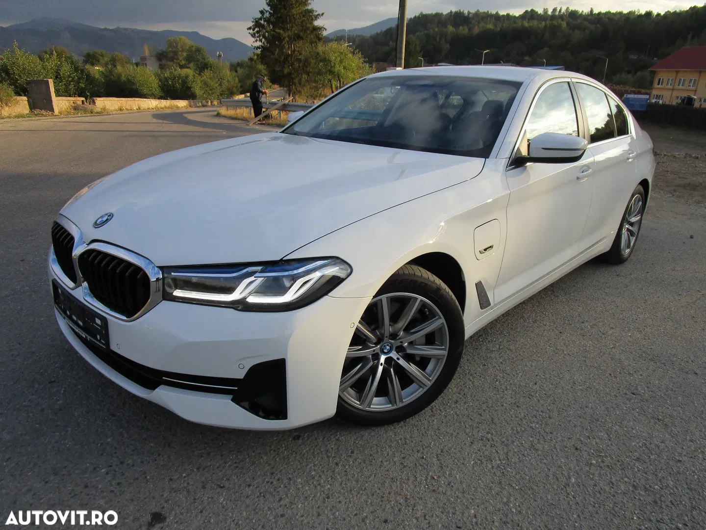 2022 BMW Seria 5 530e xDrive AT PHEV, photograph 2