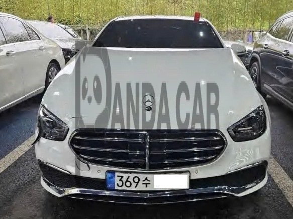 2022 Mercedes-Benz E250, photograph 1