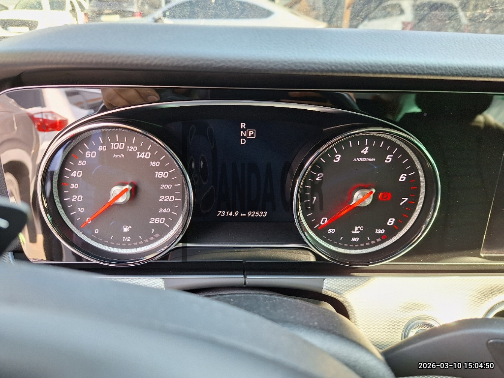 2017 Mercedes-Benz E200, photograph 3