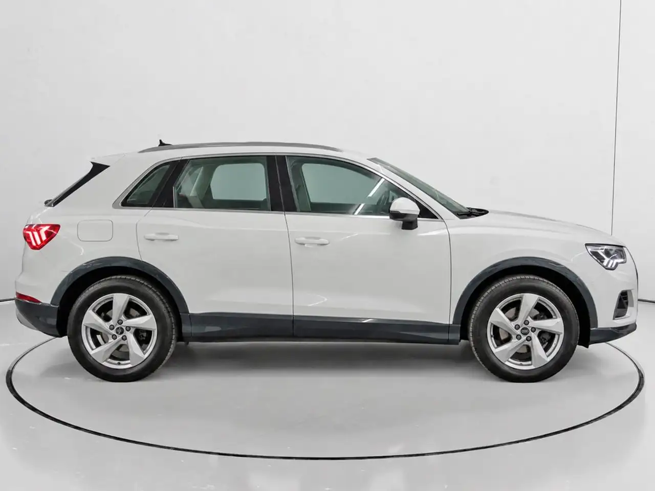 2023 Audi Q3 35 TDI Advanced S tronic 110kW, photograph 2