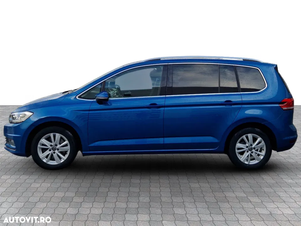 2022 Volkswagen Touran 1.5 TSI DSG Highline, photograph 2