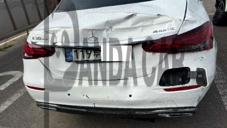2021 Mercedes-Benz E300 e 4MATIC, photograph 5