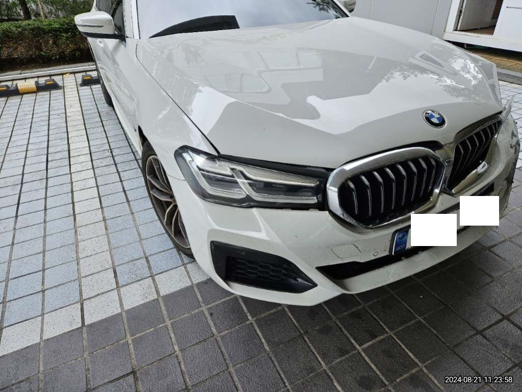 2021 BMW 520i, photograph 1
